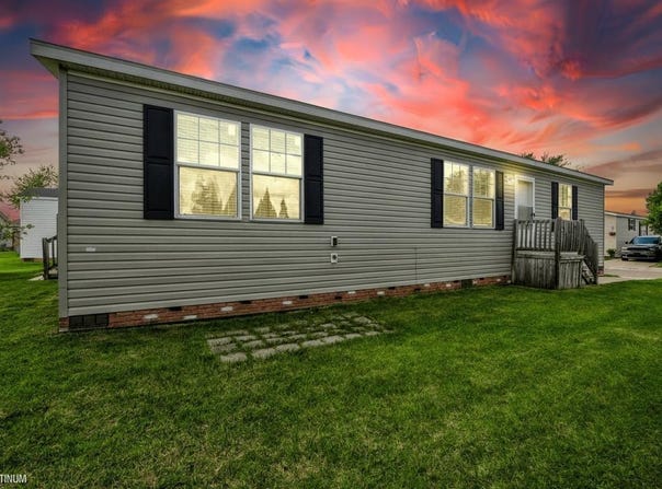 17128 Scarborough Drive, Macomb, MI 48044