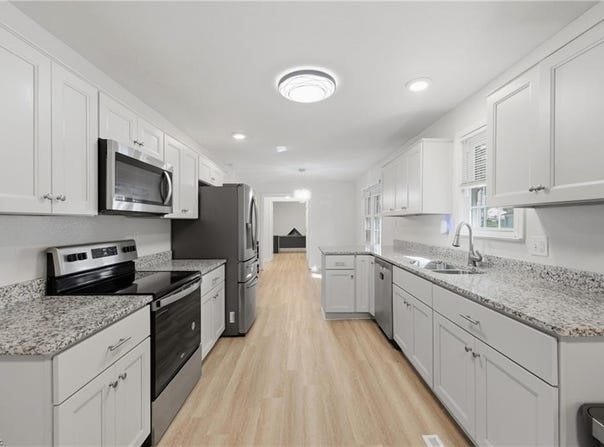 3249 Deer Park Drive, Virginia Beach, VA 23452
