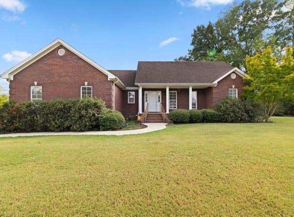 810 E 7th St, Tuscumbia, AL 35674