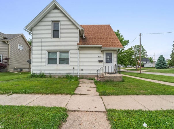 935 Spring Street, Grinnell, IA 50112