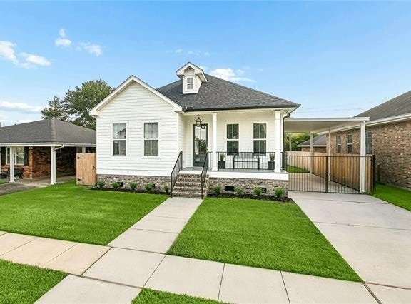 8433 COLONEL Drive, Chalmette, LA 70043