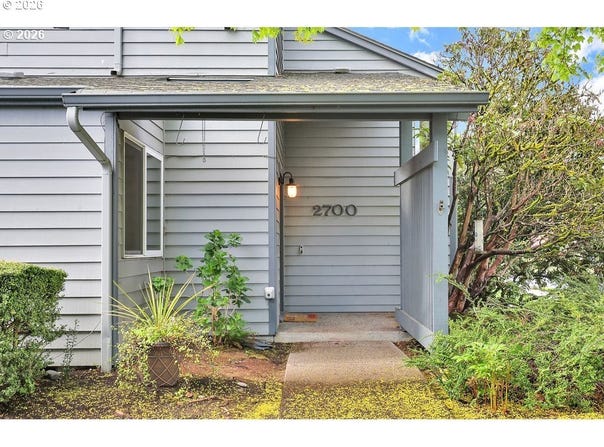 2700 HARLOW Rd, Eugene, OR 97401