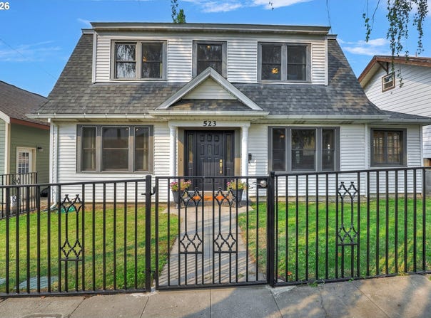 523 E 9TH St, TheDalles, OR 97058