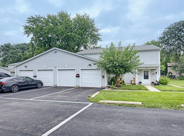 1301 N Glen Circle, Aurora, IL 60506