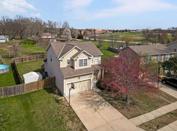 11504 E 207th Circle, Peculiar, MO 64078