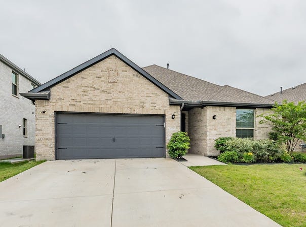 601 Bethpage Drive, Red Oak, TX 75154