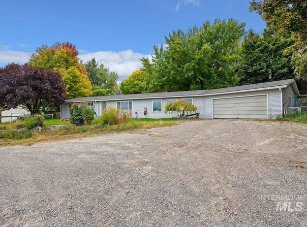 598 N Gray, King Hill, ID 83633