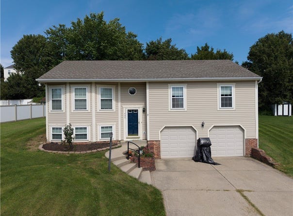 406 S Point Ct, South Fayette, PA 15057
