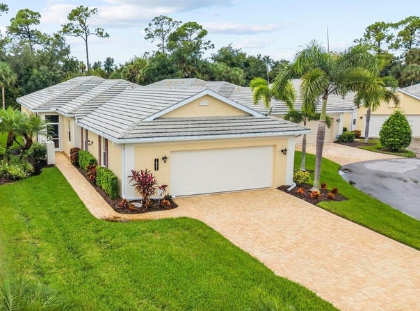 1821 LANCASHIRE Drive, VENICE, FL 34293