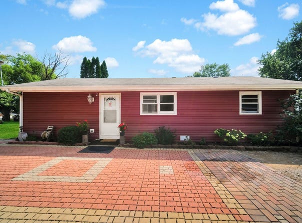 28W575 Barnes Avenue, West Chicago, IL 60185