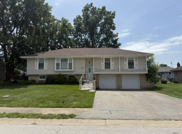 2001 Thunderbird Drive, Harrisonville, MO 64701