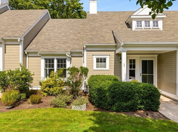 1 Crows Nest Ln, Marshfield, MA 02050