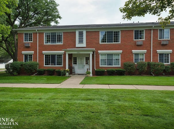 19811 Arthur Avenue, Harper Woods, MI 48225