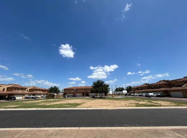 707 St James Dr, Laredo, TX 78041