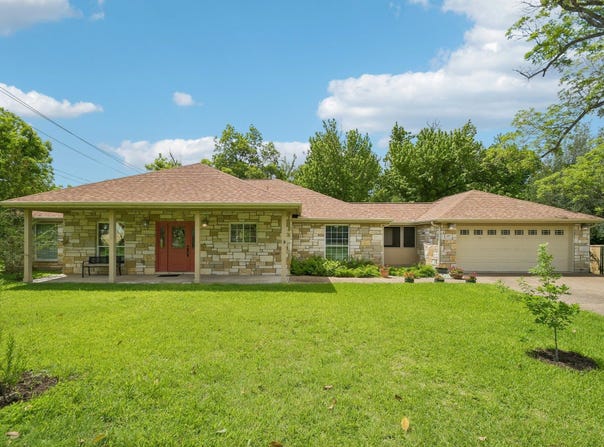 307 W 4th St, Elgin, TX 78621