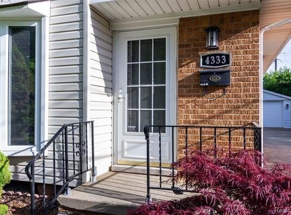 4333 Manor Avenue, Royal Oak, MI 48073