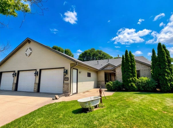 141 Fairlawn Avenue E, Winsted, MN 55395