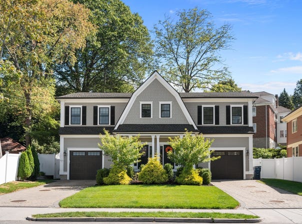 94 E Side Parkway, Newton, MA 02458