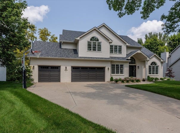 15035 Woodcrest Drive, Clive, IA 50325