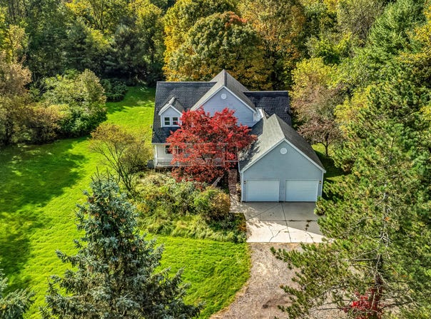 10092 Meadowhill Drive SE, Lowell, MI 49331