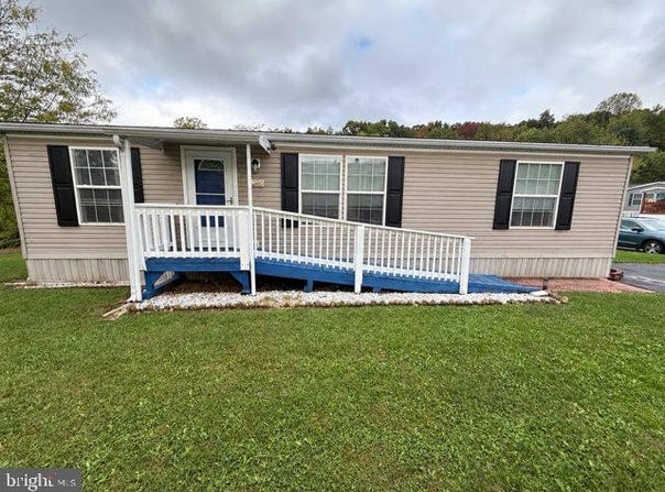 17 BROADWING Drive, HANOVER, PA 17331
