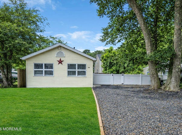 54 Central Avenue, Waretown, NJ 08758