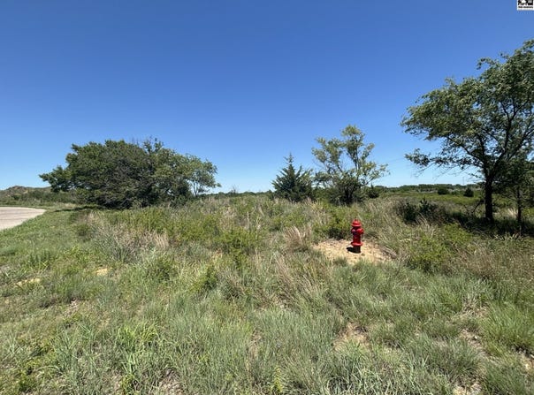 E Snokomo Rd, Hutchinson, KS 67502