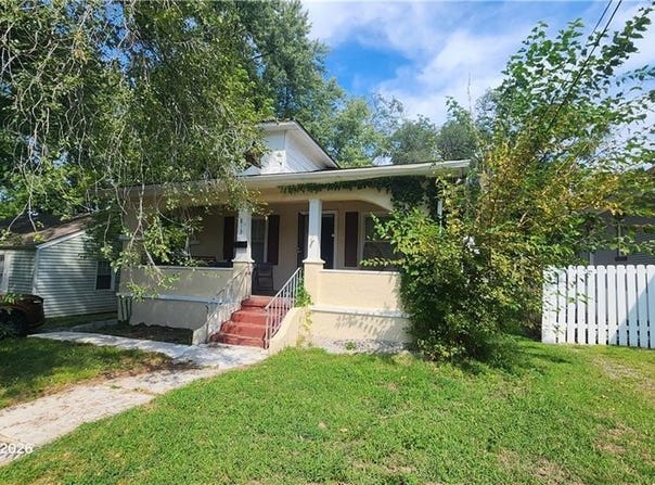 813 N Crysler Avenue, Independence, MO 64050