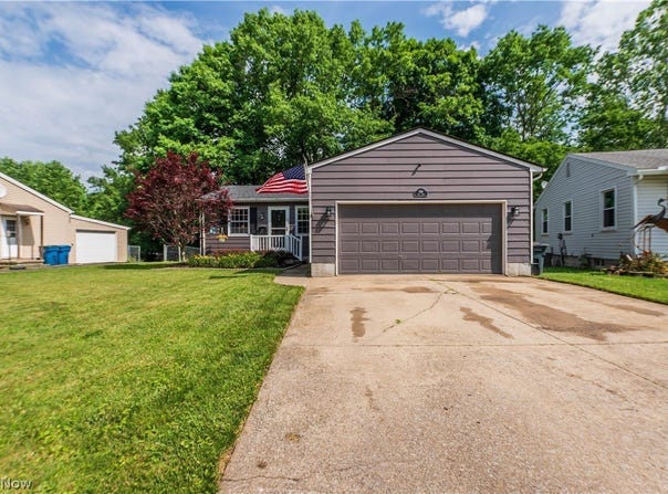 949 Saul Drive, Hubbard, OH 44425
