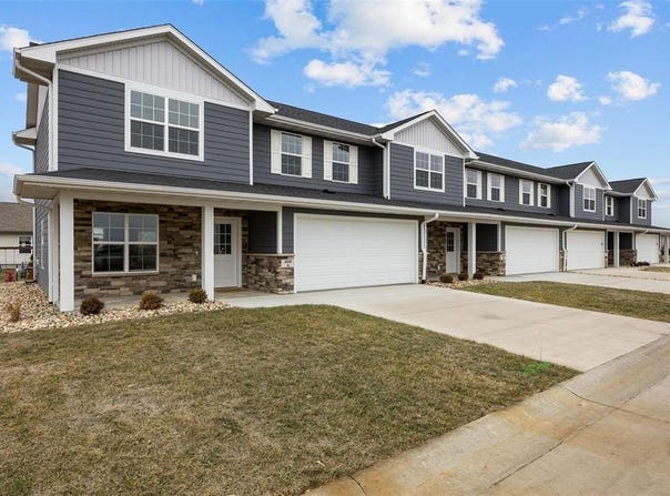 160 Bethany Loop SW, Cedar Rapids, IA 52404