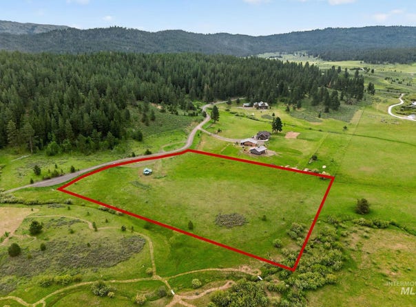 185 Lantern Way, Cascade, ID 83611