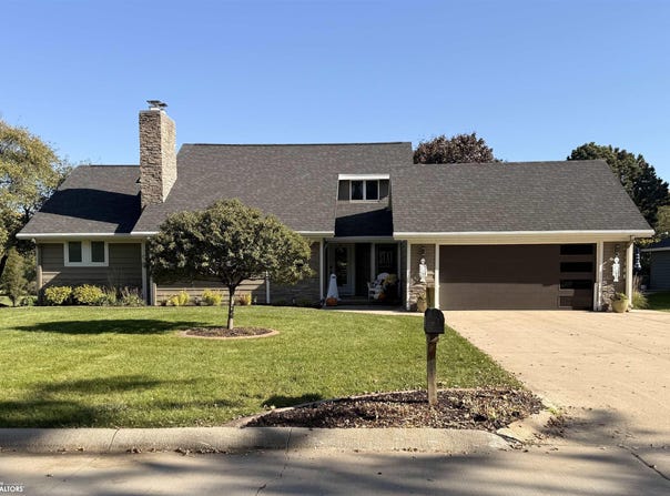 105 Randall Road E, Carroll, IA 51401