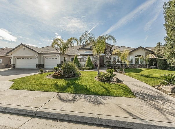 2888 Ashcroft Avenue, Clovis, CA 93611