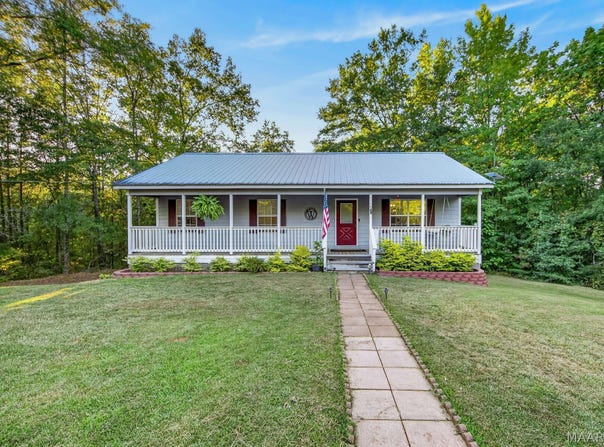 573 Squaw Ridge Road, Eclectic, AL 36024