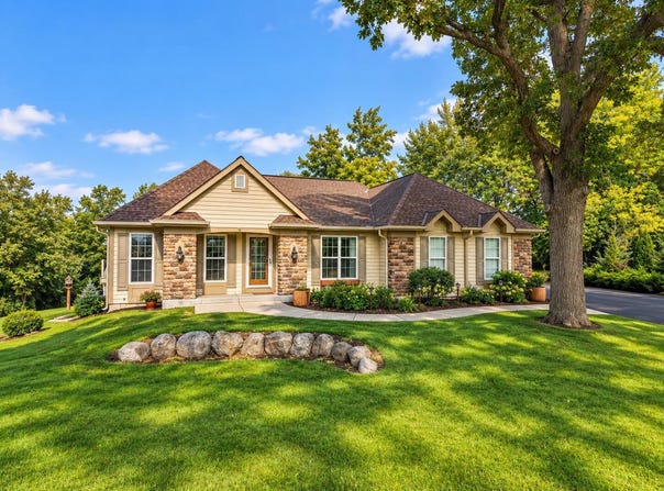 211 Kummrow Ct, Wales, WI 53183