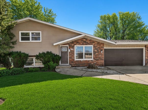 6151 Victoria Drive, Oak Forest, IL 60452