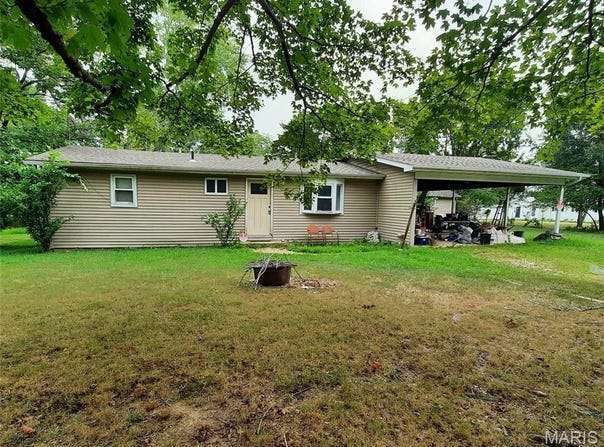 57 E West Road, Sullivan, MO 63080