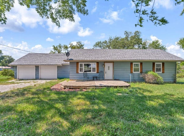 16325 R RD, Mayetta, KS 66509