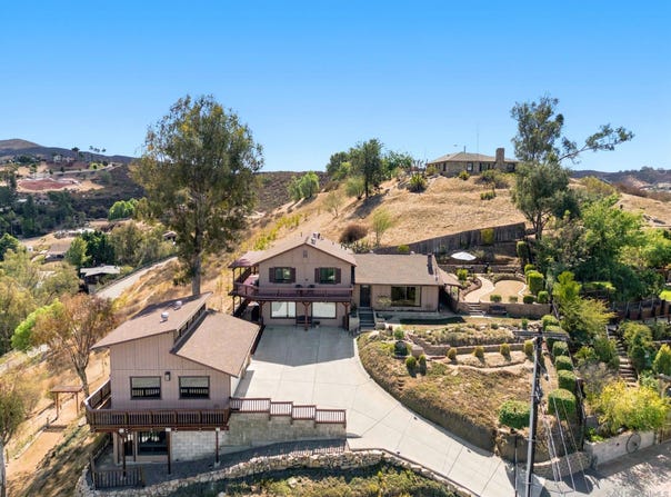 12886 Castle Court Drive, Lakeside, CA 92040