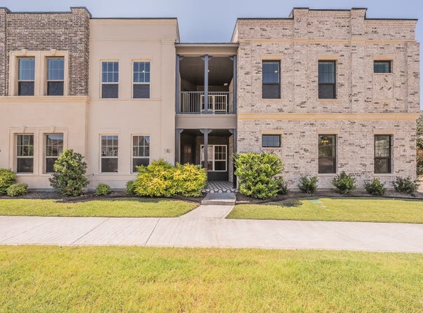 305 Sunset Lane, Fort Worth, TX 76114
