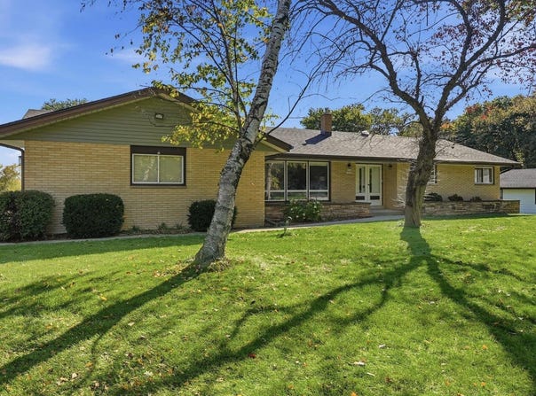 W215N10122 Hickory Dr, Colgate, WI 53017