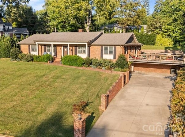 102 Hillside Lane, Morganton, NC 28655
