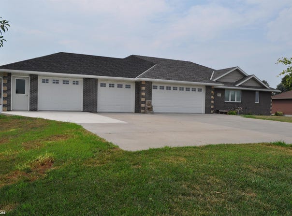 800 E 30th Street, Carroll, IA 51401