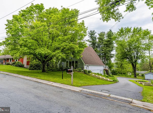 30 PINE CREST Drive, DENVER, PA 17517