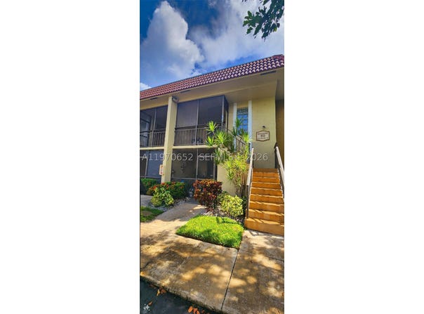 327 Lakeview Dr, Weston, FL 33326