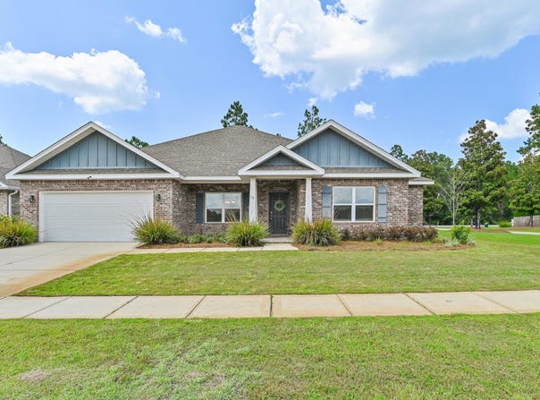 18 W Sky Way, Freeport, FL 32439