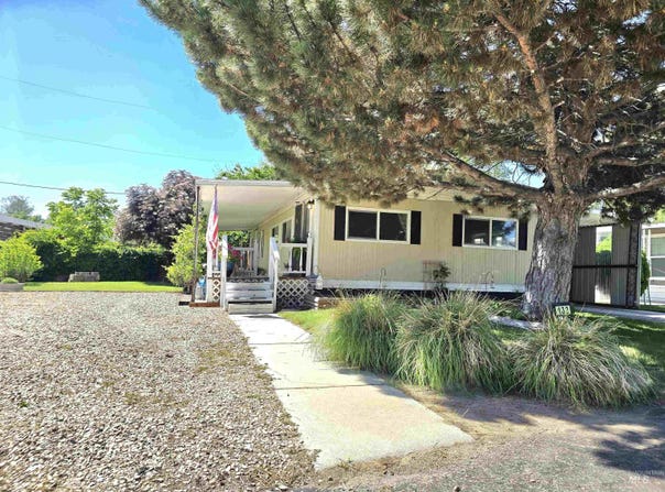 132 S Young Lane, Eagle, ID 83616