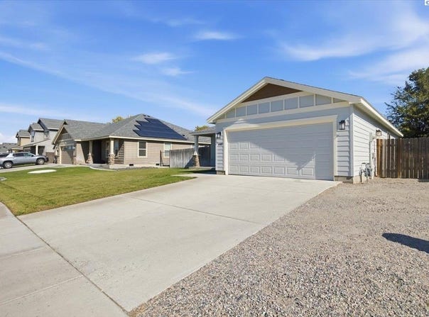4409 Phoenix Ln, Pasco, WA 99301