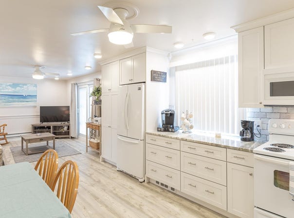 68 Kings Highway, Hampton, NH 03842