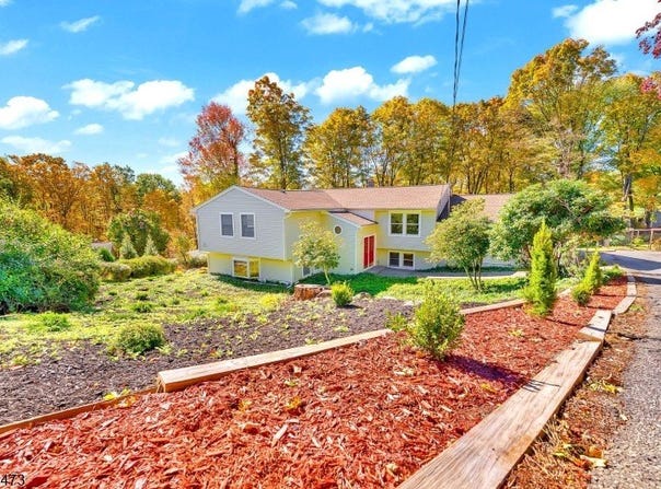 11 Mountain View Ter, Byram Twp., NJ 07871-2806